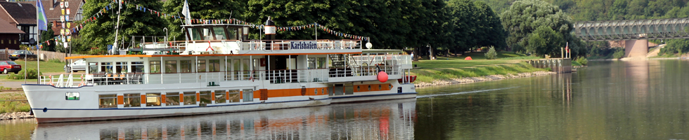 Schiff auf der Weser in Bodenwerder