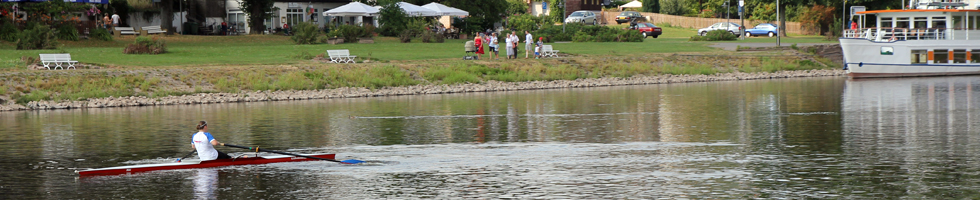 Weser mit Ruderer in Bodenwerder